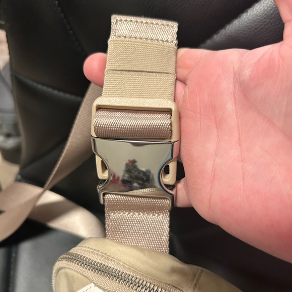 lululemon ❤️Special!athletica Everywhere Belt Bag Beige And Cream EUC - Picture 8 of 10